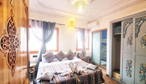 Chambre Confort Double ou avec lits jumeaux, salle de bains attenante