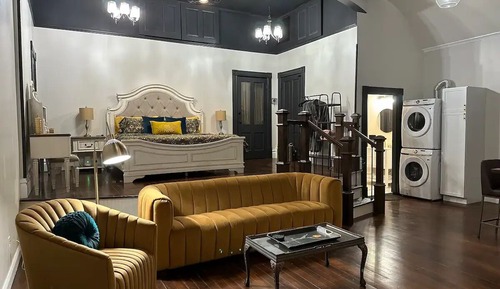 Loft Romantique, 1 très grand lit, non-fumeurs, baignoire