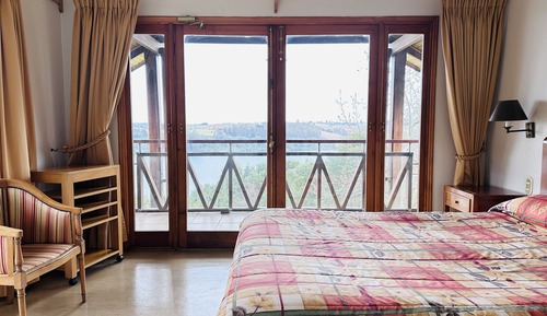 Cabane Familiale, vue partielle sur le lac
