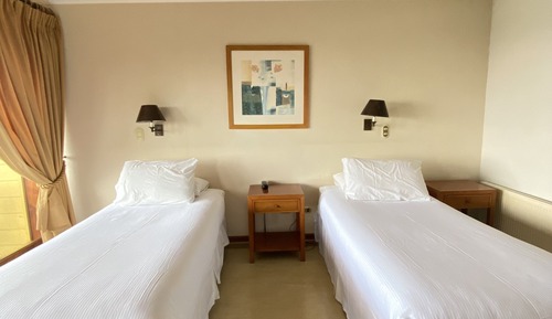 Chambre Standard avec lits jumeaux, non-fumeurs, vue partielle sur le lac