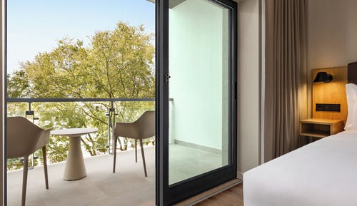 Chambre Premium, 1 grand lit et 1 canapé-lit, balcon