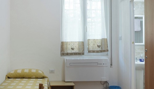 Chambre Triple Affaires, non-fumeurs, salle de bains privée