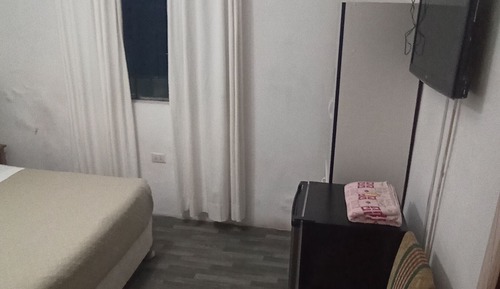 Chambre Double Standard, 1 grand lit, salle de bains commune