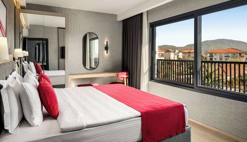 Suite, balcon (Land Side, French Bed)