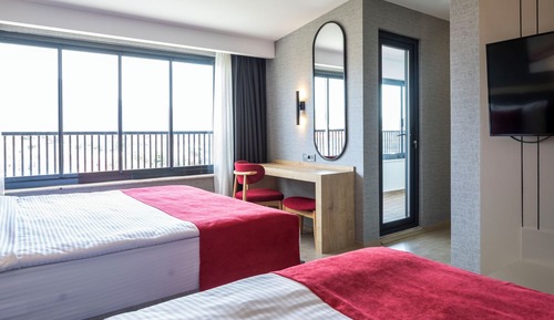 Chambre Standard, balcon (Land Side, French Bed)