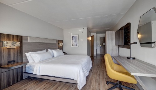 Chambre Standard, 1 très grand lit (Communications, Mobility, Access Tub)