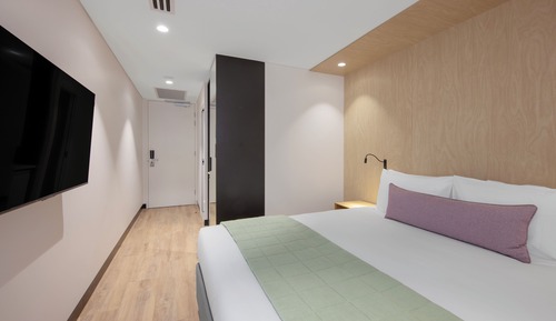 Chambre Double Standard, 1 très grand lit, non-fumeurs