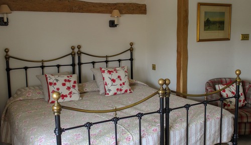 Chambre Classique Double ou avec lits jumeaux, salle de bains attenante