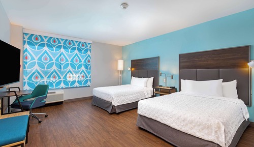 Chambre, 2 grands lits, accessible aux personnes à mobilité réduite (Roll-In Shower)
