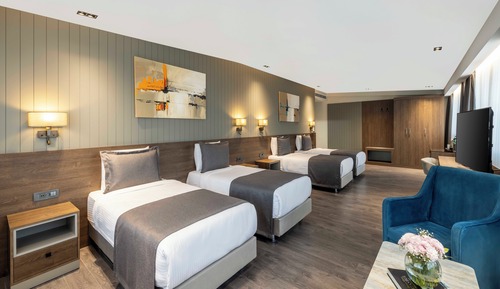 Corner Family Suite