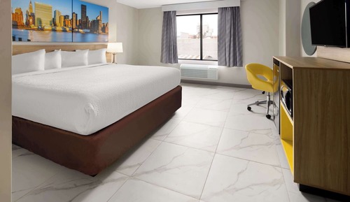 Chambre, 1 très grand lit, accessible aux personnes à mobilité réduite (Mobility, Tub w/Grab Bars)
