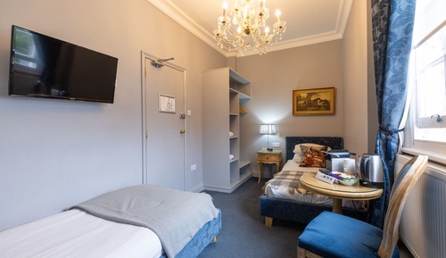 Chambre Familiale, salle de bains attenante