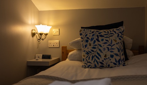 Chambre Simple, salle de bains attenante