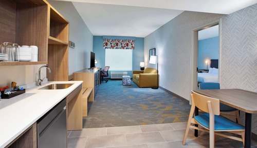 Suite, 1 très grand lit, accessible aux personnes à mobilité réduite, baignoire