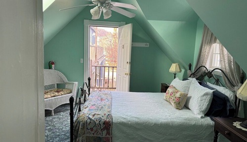Chambre, 1 grand lit, non-fumeurs, salle de bains privée