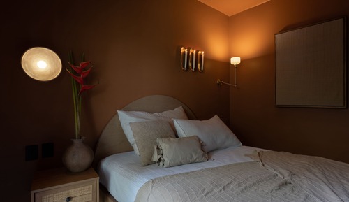 Chambre Deluxe, 1 grand lit et 1 canapé-lit, accessible aux personnes à mobilité réduite