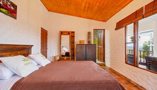 Chambre Classique, 1 grand lit, balcon, vue montagne