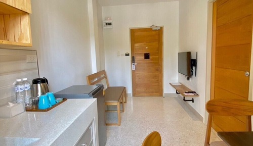 Studio, 1 grand lit, fumeurs, salle de bains privée