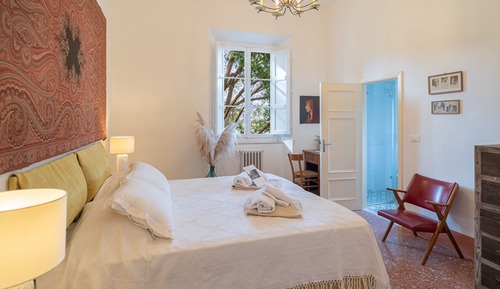 Suite Junior, 1 très grand lit, vue colline