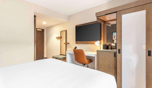 Chambre, 1 très grand lit, non-fumeurs