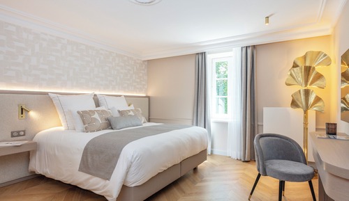 Suite, 1 très grand lit et 1 canapé-lit