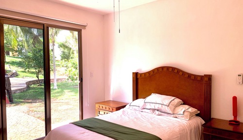 Chambre Junior, vue jardin, rez-de-chaussée