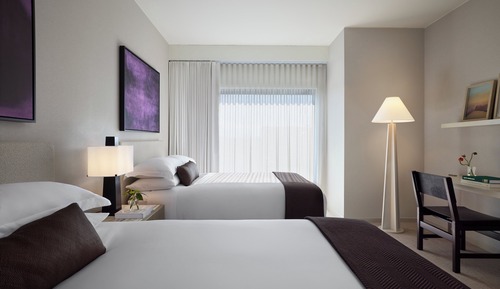 Chambre, 2 grands lits, vue montagne