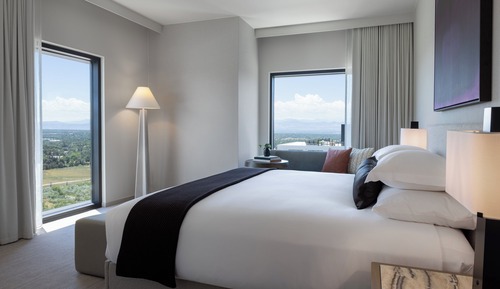 Chambre Premium, 1 très grand lit, vue montagne, en angle