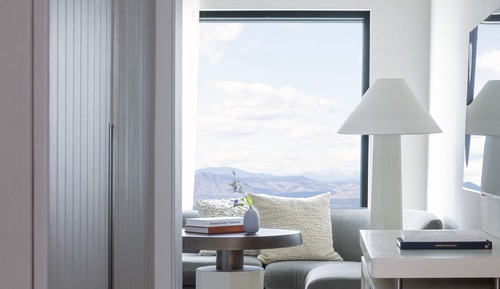 Chambre, 1 très grand lit, vue montagne