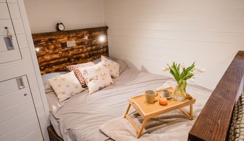 Cabane Deluxe, salle de bains attenante, vue canal (Spys Cabin )