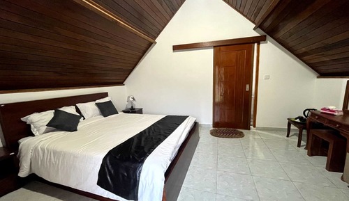 Studio Deluxe