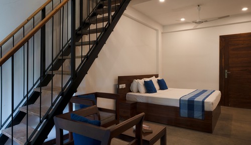 Chambre Familiale, 1 très grand lit, vue piscine