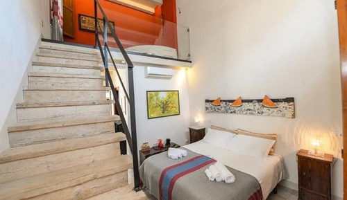 Appartement Duplex Deluxe, 1 grand lit, salle de bains privée, vue jardin (Fata Ariella)