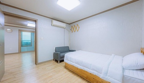 Chambre (Room 202)