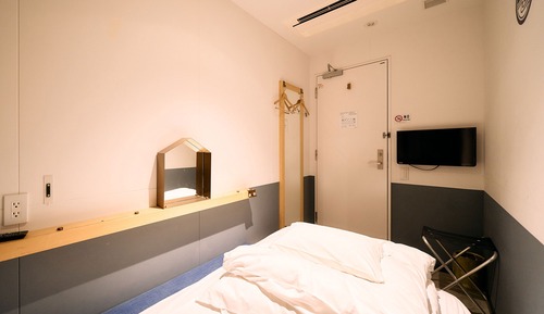 Chambre, hommes uniquement, non-fumeurs (Single Room - Shared bathroom)