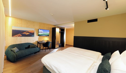 Chambre Double Deluxe, 1 très grand lit et 1 canapé-lit