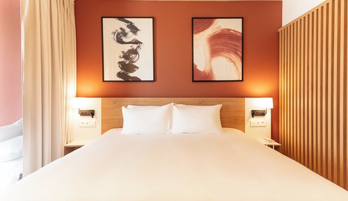 Chambre Premium, 1 très grand lit et 1 canapé-lit