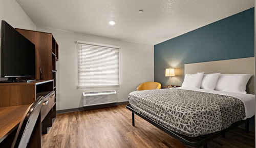 Suite, 1 grand lit, accessible aux personnes à mobilité réduite, non-fumeurs (Roll-In Shower)