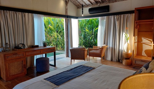 Chambre Deluxe Double ou avec lits jumeaux, 1 très grand lit, piscine privée, côté jardin