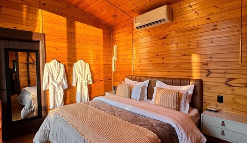 Cabane Deluxe, 1 très grand lit et 1 canapé-lit, vue montagne