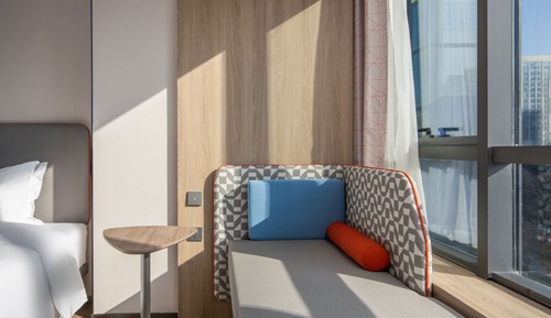 Chambre Standard, 1 très grand lit, vue ville