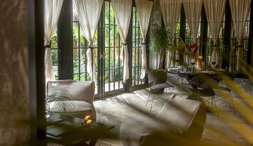 Bungalow Luxe, 1 très grand lit, accès piscine, en bord de plage