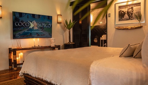 Bungalow Luxe, 1 très grand lit, accès piscine, en bord de plage