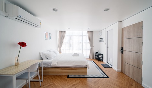 Chambre Double Classique, 1 très grand lit et 1 canapé-lit