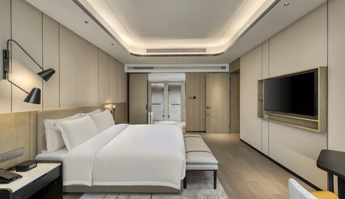 Chambre Standard, 1 très grand lit, accès au salon club