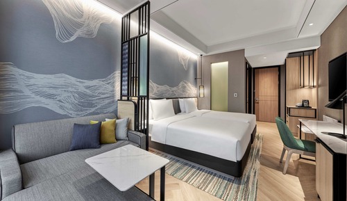 Chambre, plusieurs lits, vue ville