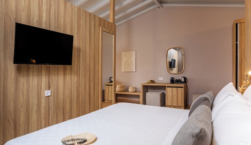 Suite Royale, plusieurs lits, piscine privée, vue partielle sur la mer