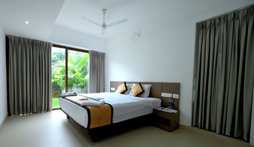 Chambre Classique, patio, vue jardin