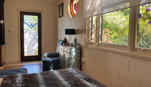 Chambre, 1 lit double, coin cuisine, vue jardin