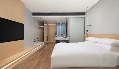 Chambre Affaires, 1 très grand lit, vue ville, en angle